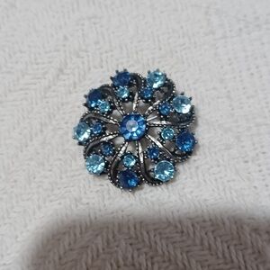 Vintage Art Deco Sapphire Blue Glass Filigree Pin Brooch
